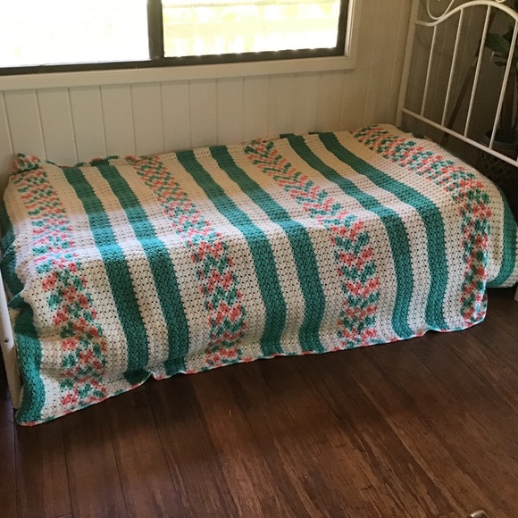 Handmade crocheted BEDSPREAD blanket cover queen - Picture 2 of 3